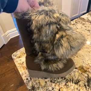 Old Navy size 7 (18-24 months) boots